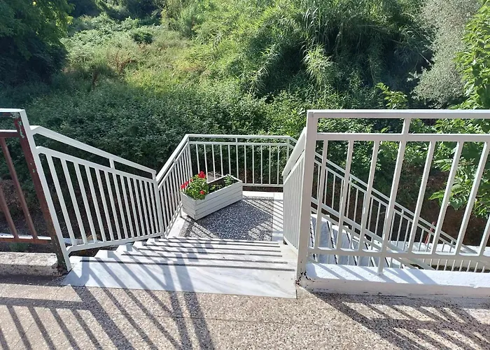 Giotas 2 Konukevi Khórto