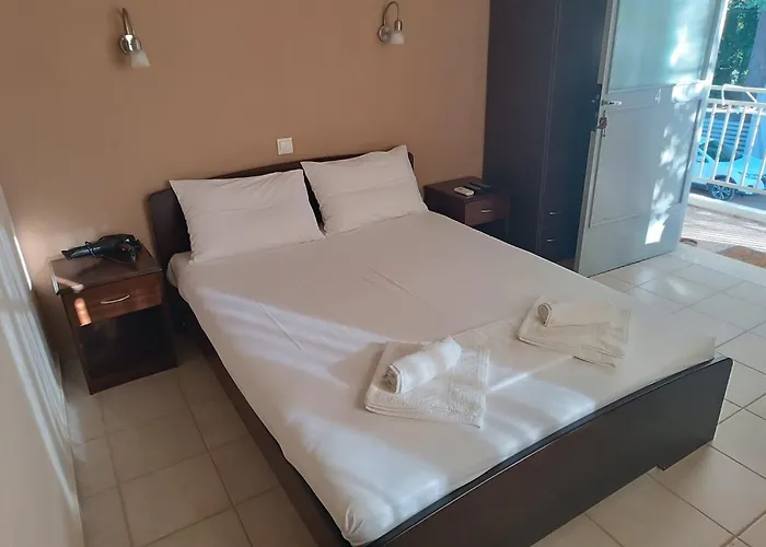 Konukevi Giotas 2 3*